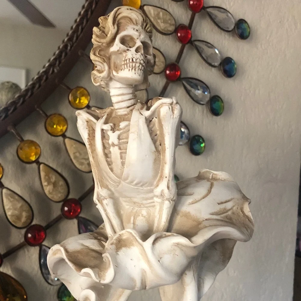 Hallow’s Eve white skeleton